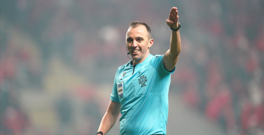 João Pinheiro apita meia-final da Liga Conferência entre Chelsea e Djurgarden